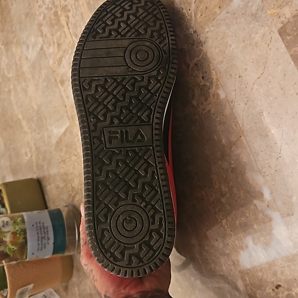 New Fila red and black shoes worn 2 or 3 times - Picture 4 of 5